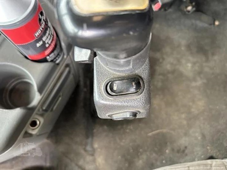 2004-freightliner-st120-truck-image-12