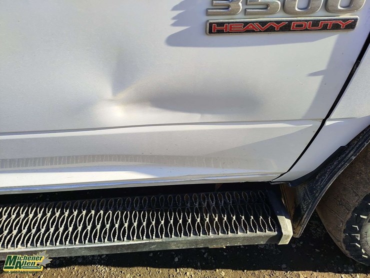 2015-dodge-3500-image-22