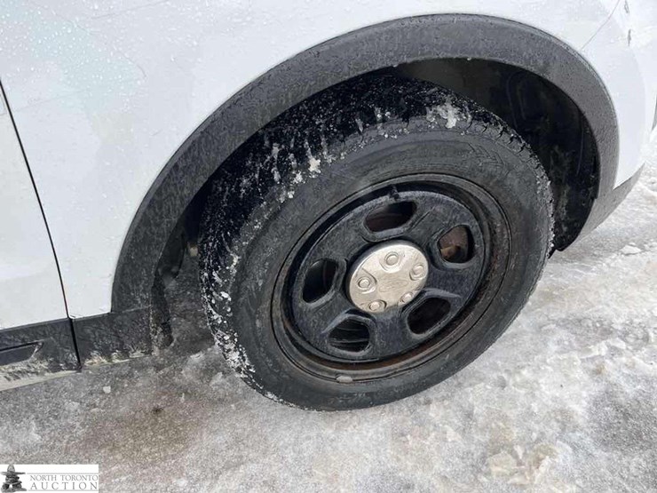 2017-ford-explorer-image-57