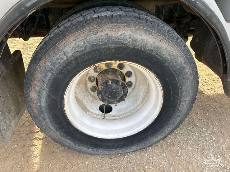 2011-ford-f750-image-41