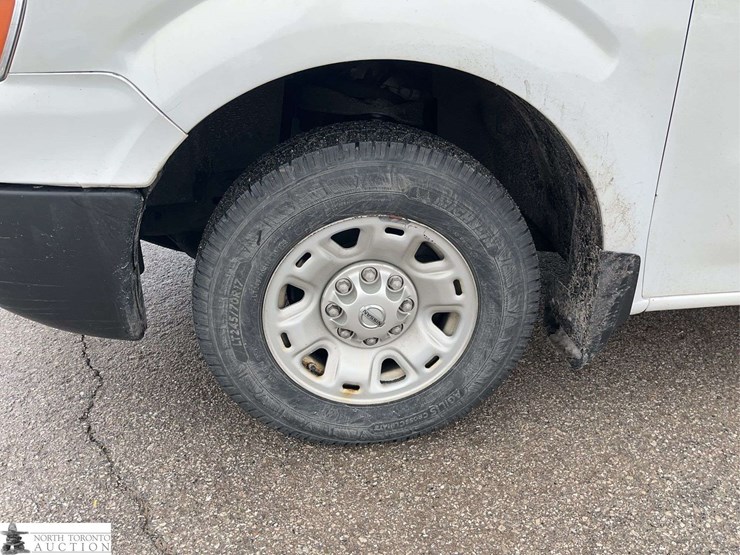 2012-nissan-nv2500hd-image-11