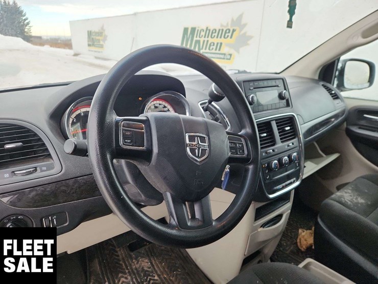 2015-dodge-grand-caravan-sxt-image-19