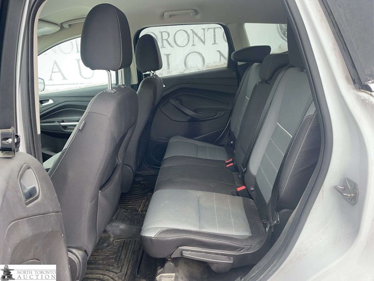 2015-ford-escape-image-28