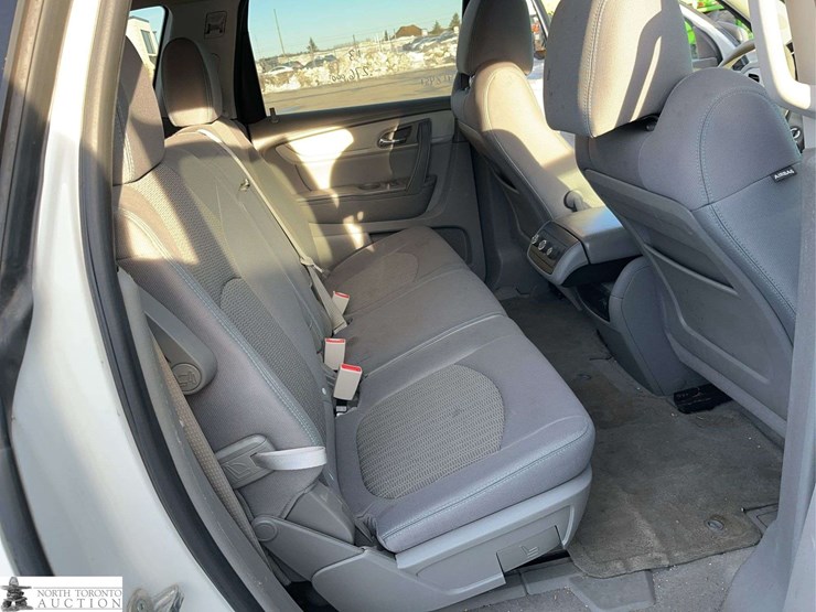 2013-chevrolet-traverse-image-25