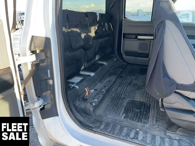 2021-ford-f350-image-16