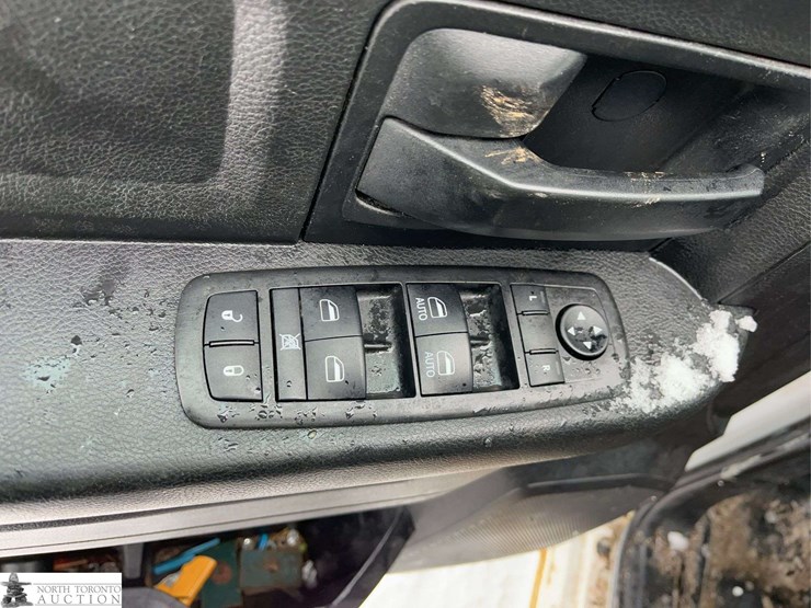 2014-dodge-1500-image-23