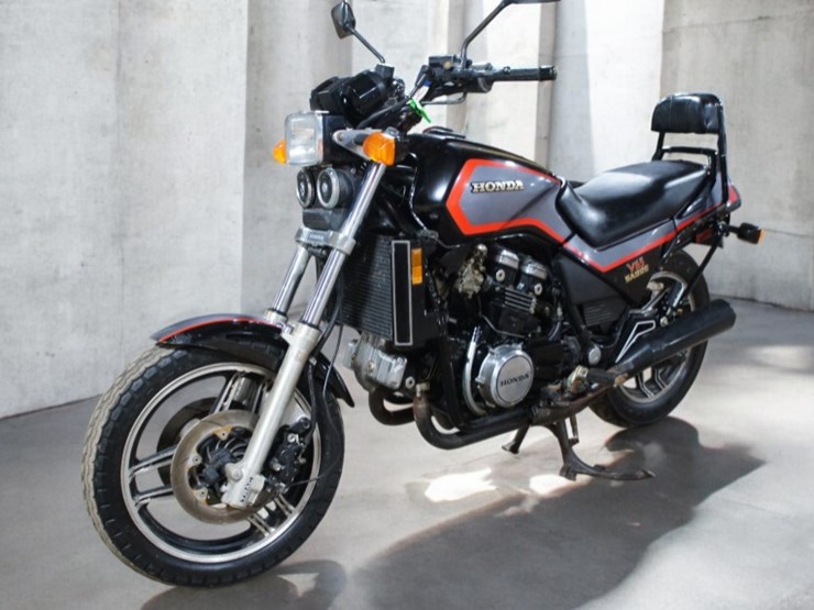 1985-honda-v65-sabre-vf1100s-motorcycle-image-5