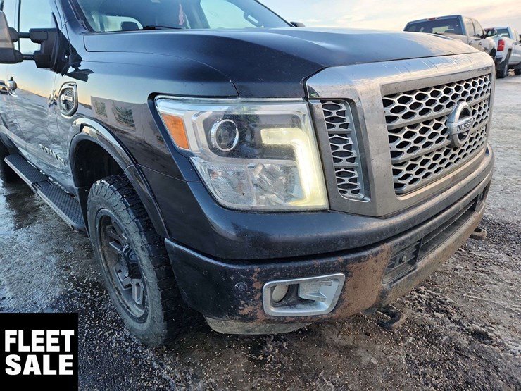 2016-nissan-titan-image-34