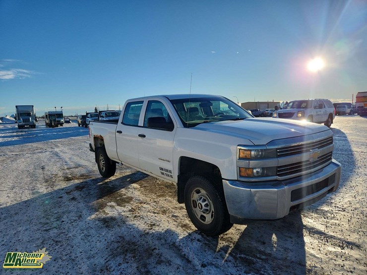 2015-chevrolet-silverado-2500hd-image-2