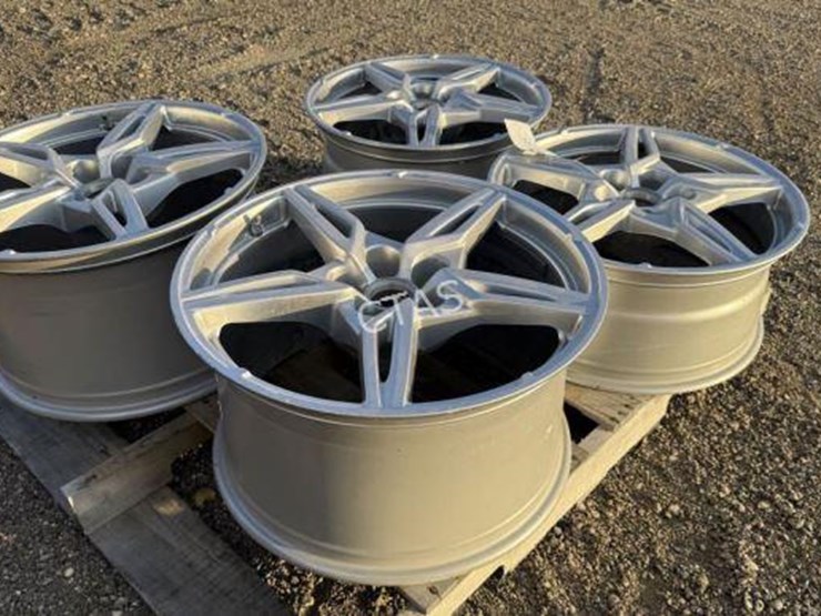 #171-•-set-of-4-corvette-rims---used-image-8