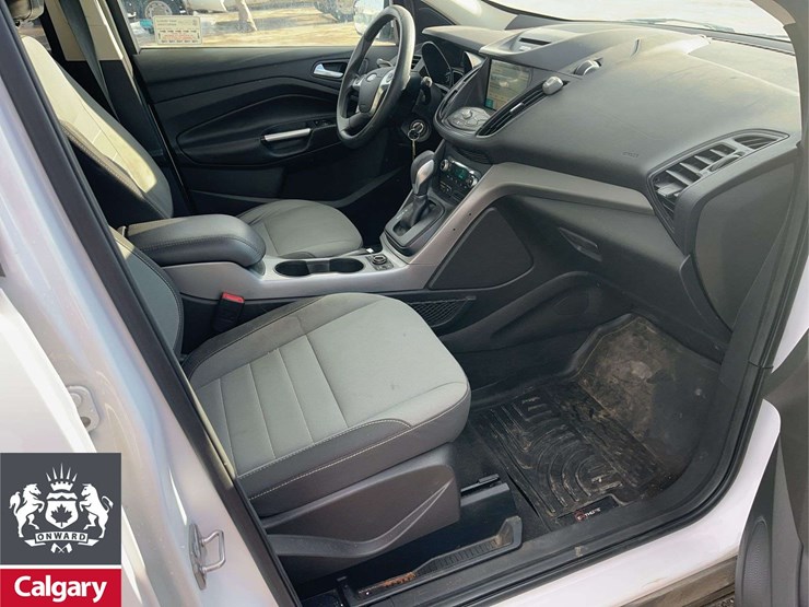 2016-ford-escape-se-image-21