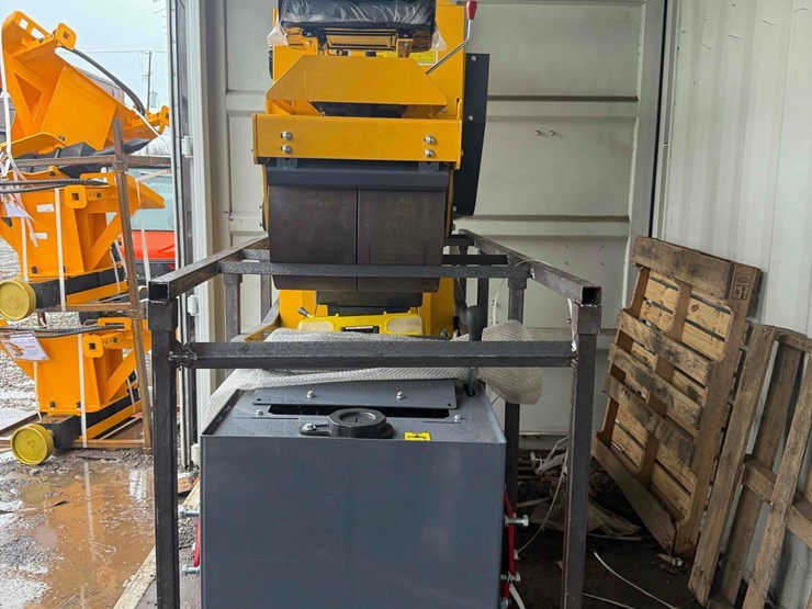 new-sd-lanch-co.-sl1000-tandem-vibratory-roller-image-2