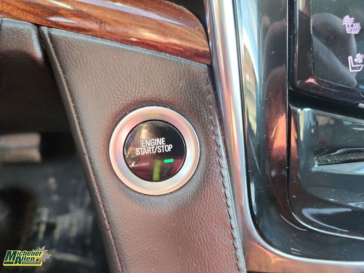 2015-cadillac-escalade-image-17