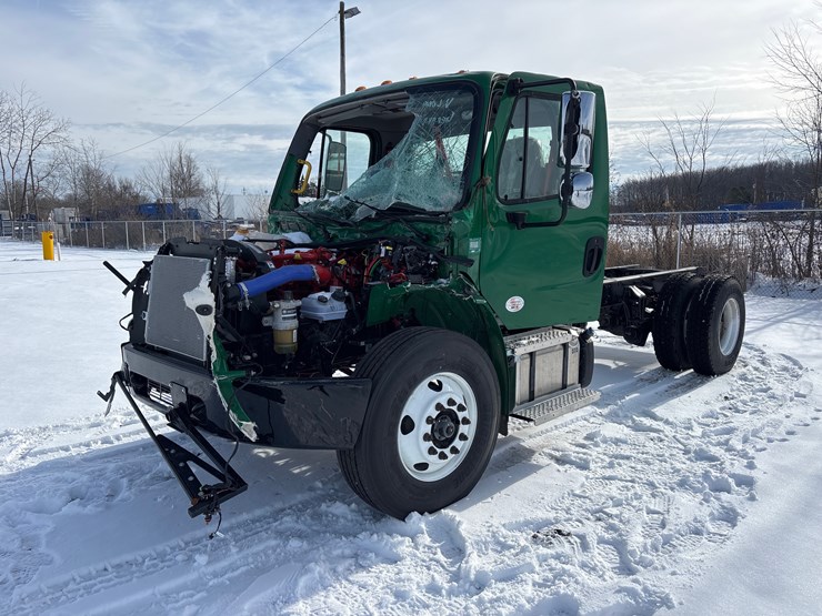 2024-freightliner-m2-106-image-1