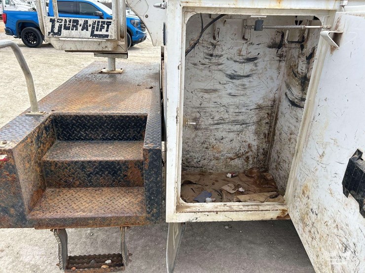 2017-ford-f550-image-33