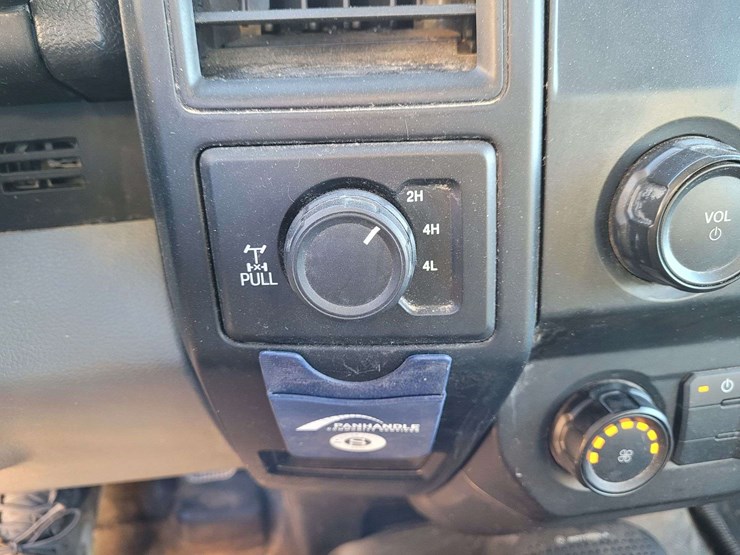 2017-ford-f150-xl-image-12