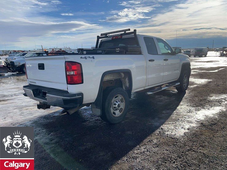 2015-gmc-sierra-2500hd-image-4