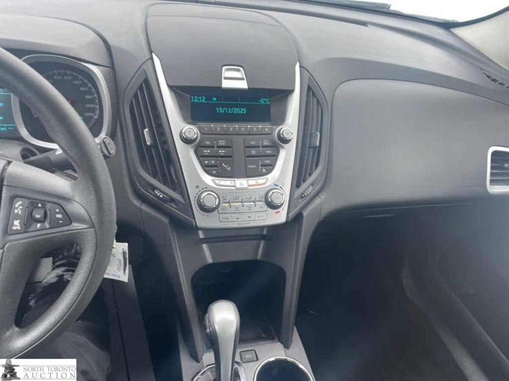 2015-chevrolet-equinox-ls-image-11