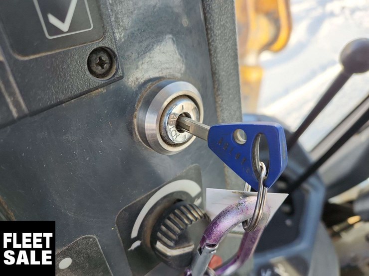 2015-deere-410l-image-14