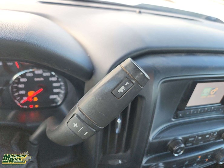 2015-chevrolet-silverado-2500hd-image-17