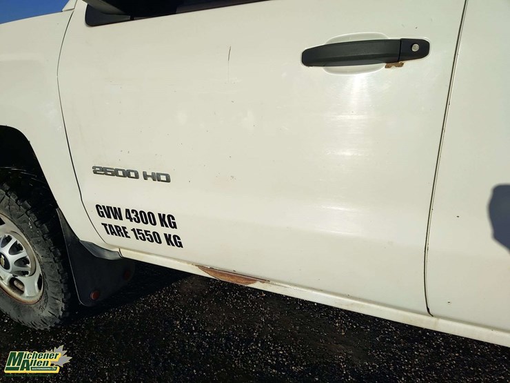 2015-chevrolet-silverado-2500hd-image-31
