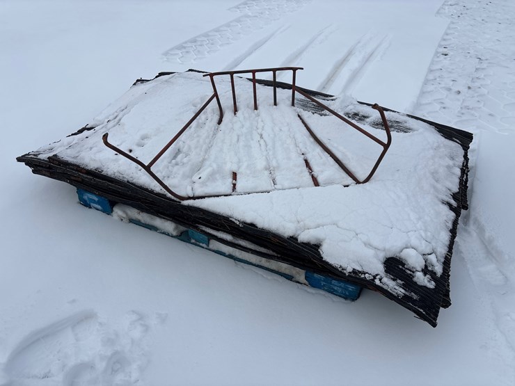 #6503-•-e1.-hay-rack-and-mats-image-1