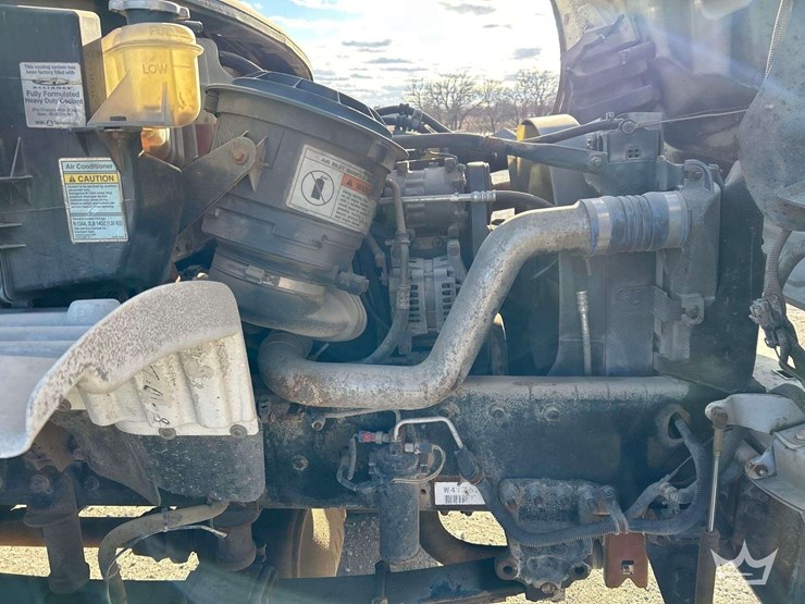 2006-freightliner-m2-bucket-truck-image-11