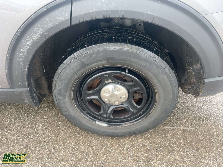 2020-ford-explorer-image-21