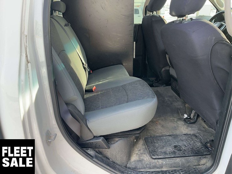 2015-dodge-3500-image-18