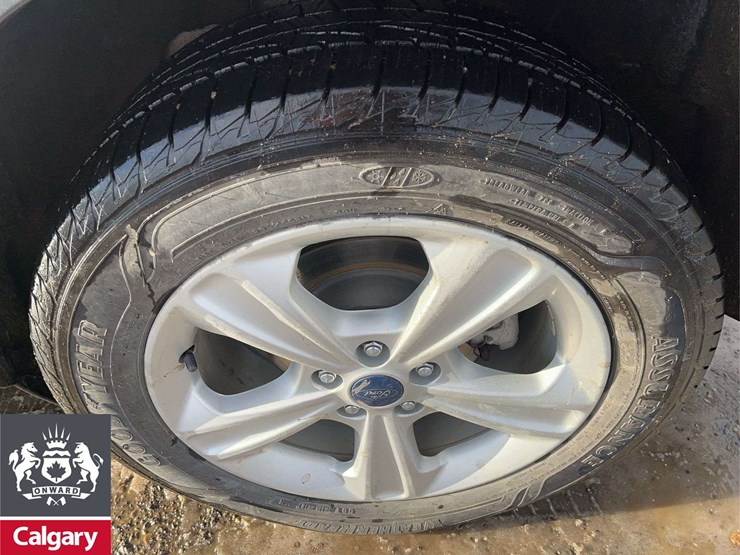 2016-ford-escape-se-image-10