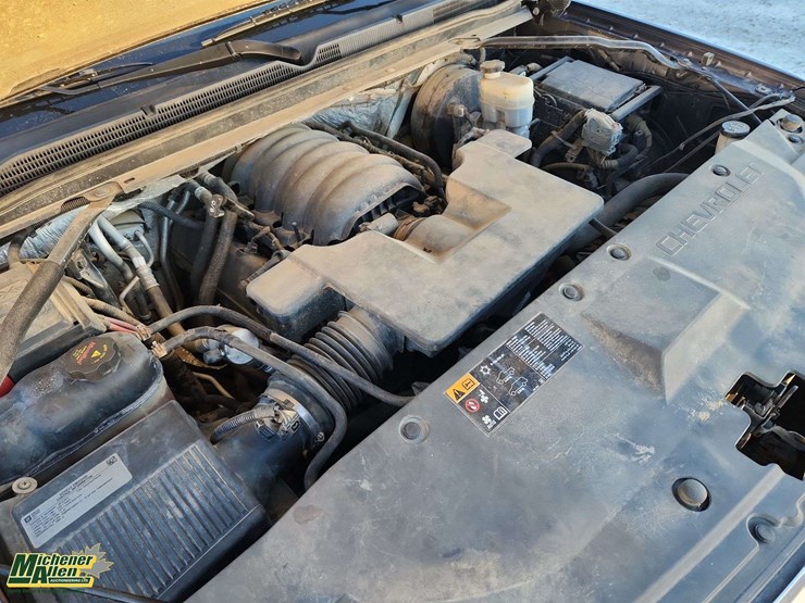 2015-chevrolet-suburban-image-28