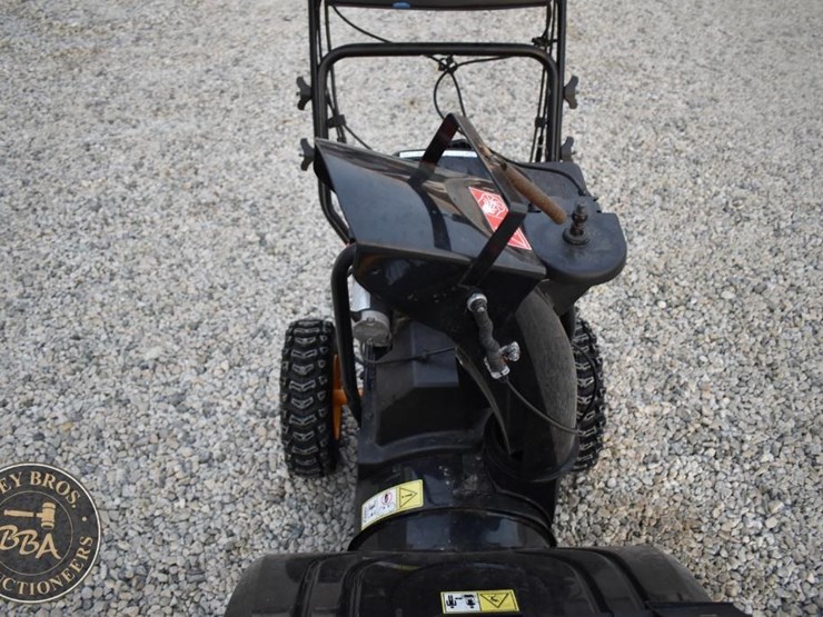 poulan-pro-24-inch-snow-blower-41331-image-11