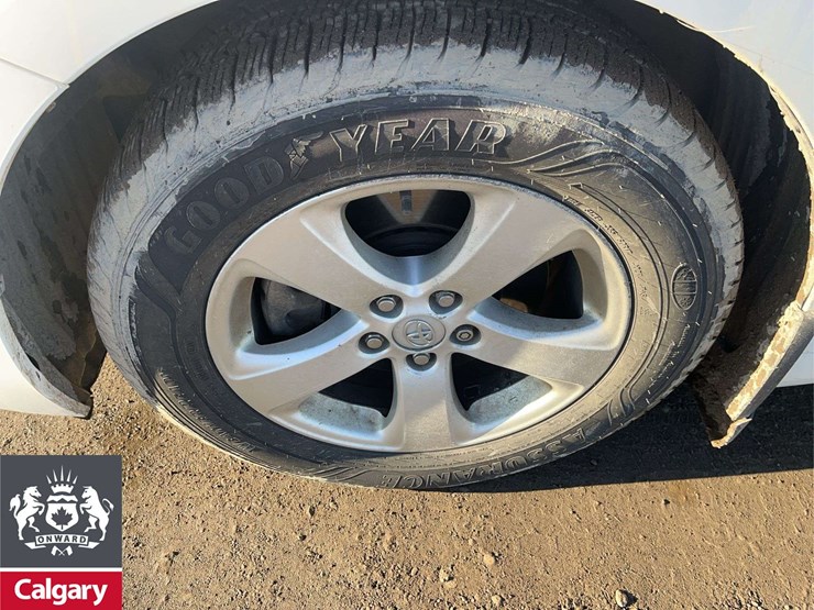 2013-toyota-sienna-image-9