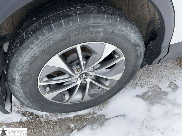 2017-toyota-rav4-image-8