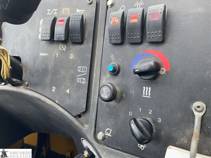 2012-caterpillar-tl943-image-21