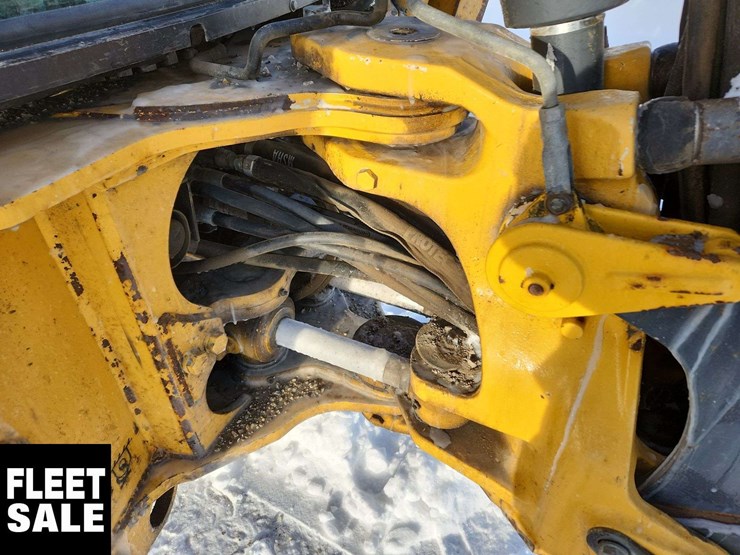 2015-deere-410l-image-21