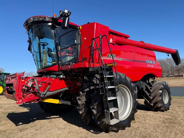 2021-case-ih-8250-image-1