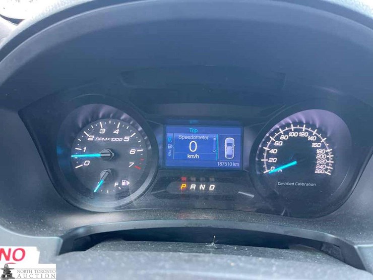 2015-ford-explorer-image-9