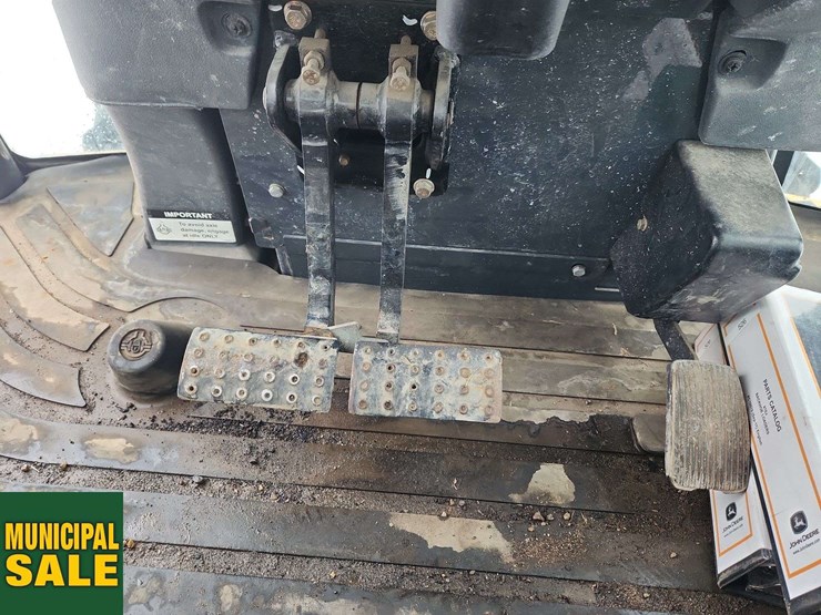 2011-deere-410j-image-23