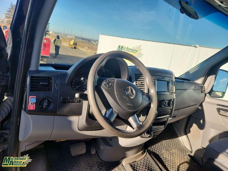 2015-mercedes-benz-sprinter-3500-image-11