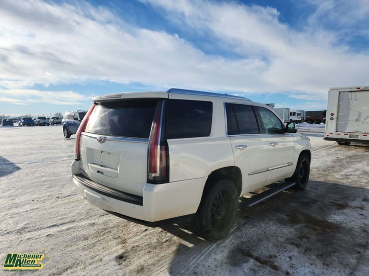 2015-cadillac-escalade-image-4