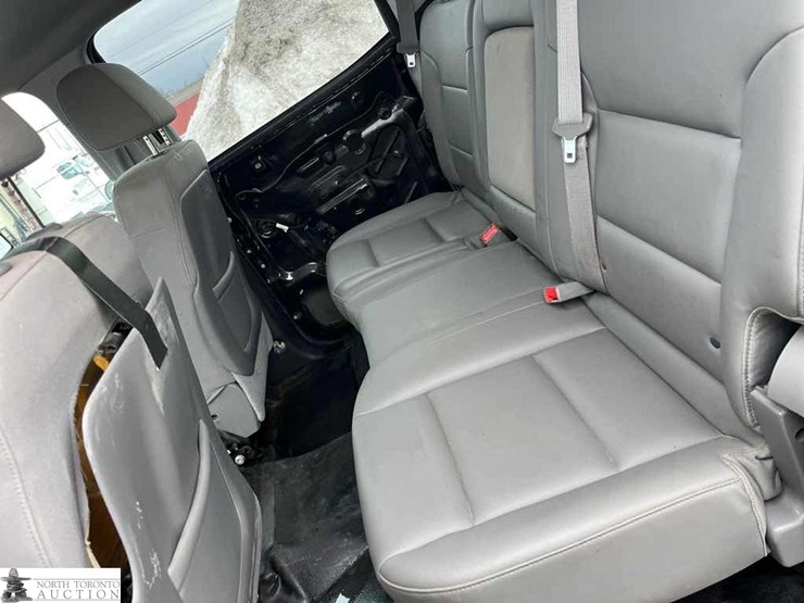 2015-chevrolet-k2500-image-15