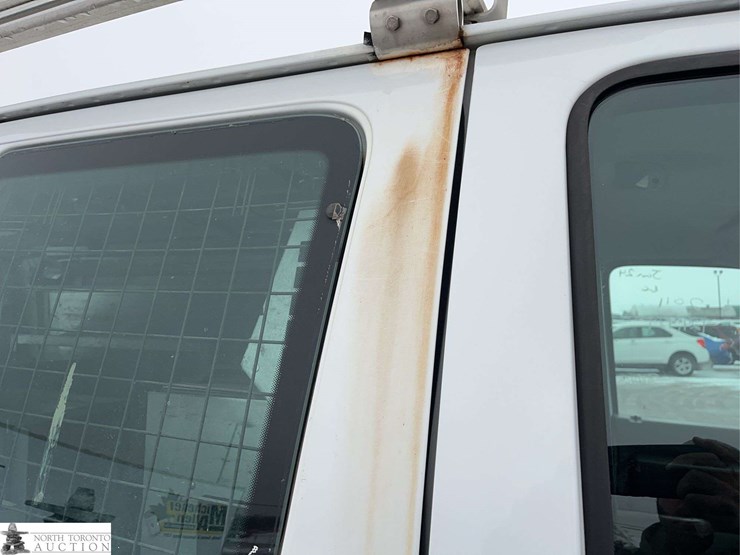 2011-ford-cargo-image-28