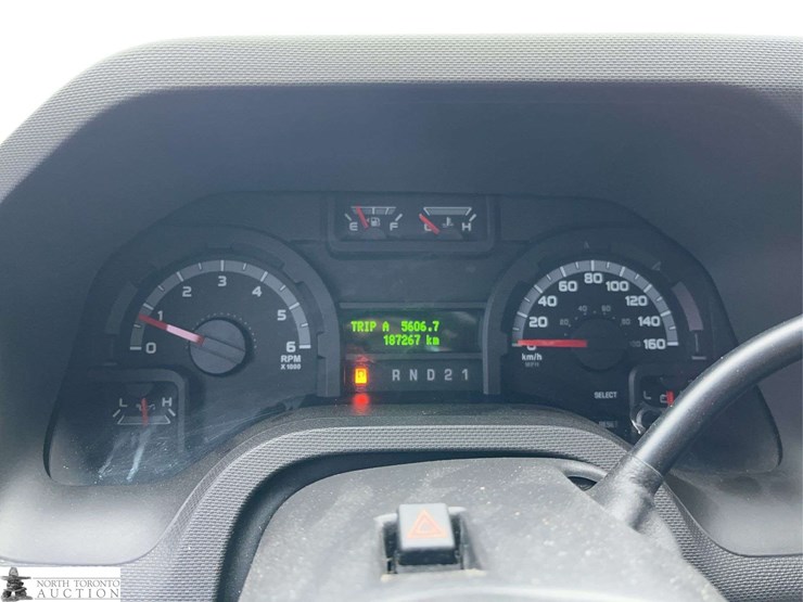 2014-ford-cargo-image-18