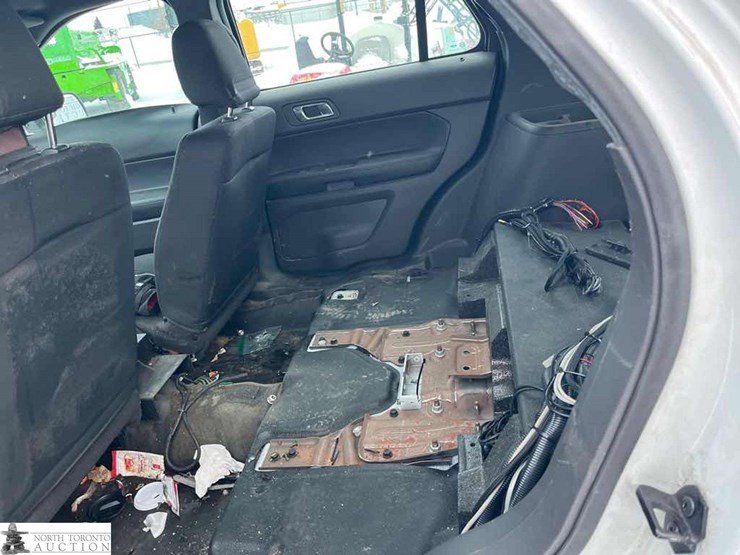 2015-ford-explorer-image-14