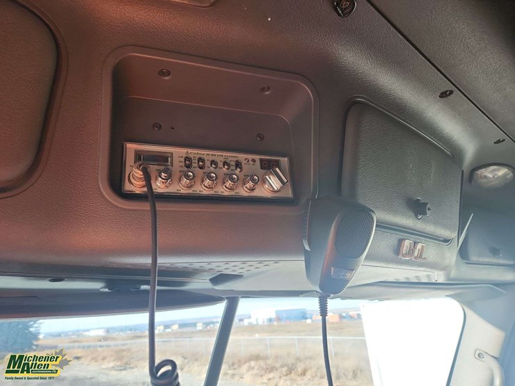 2009-freightliner-cascadia-t/a-sleeper-tractor-image-31