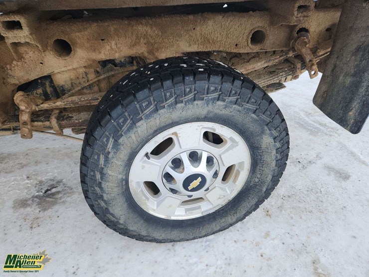 2012-chevrolet-silverado-2500hd-image-11