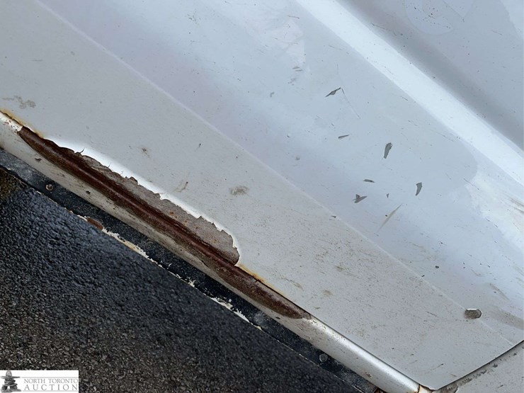 2013-ford-cargo-image-31