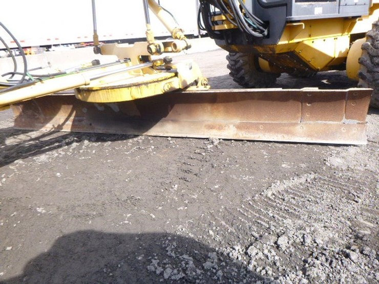 2004-volvo-g86-image-29