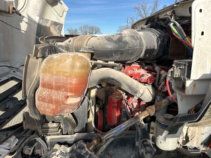 2011-ford-f750-image-8